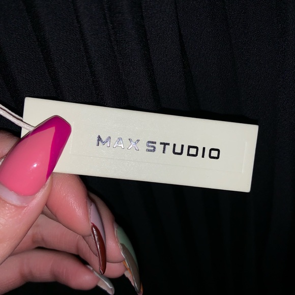 Max Studio V-neck pleated shift dress –– NWT - Picture 9 of 12